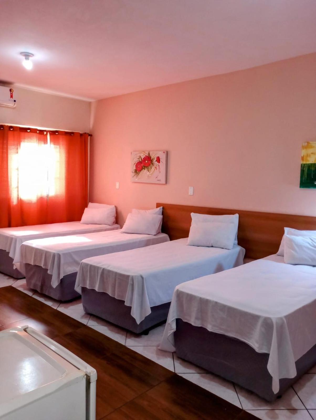 Calabreza Hotel E Restaurante Tres Coracoes Extérieur photo